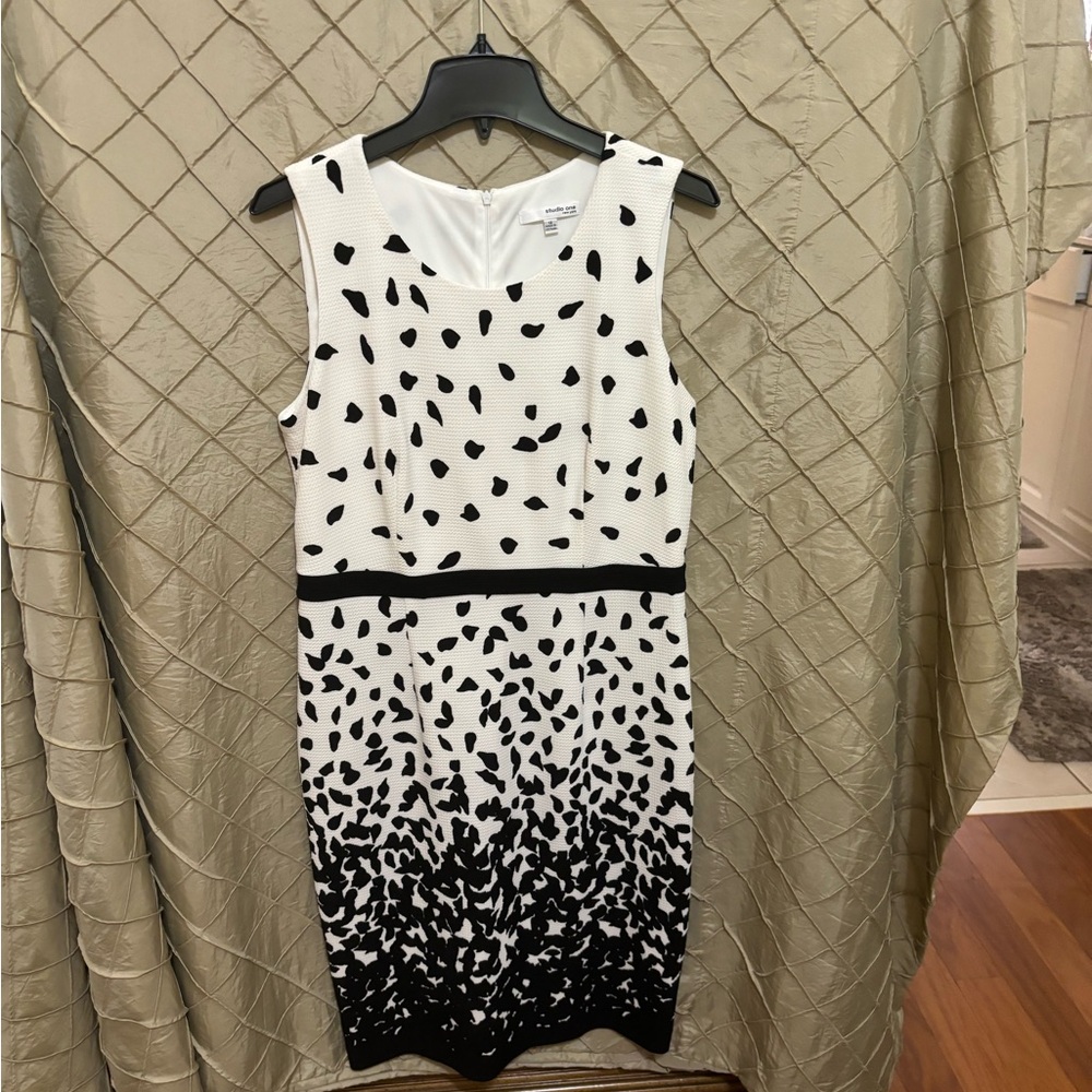 Studio One shift dress and jacket; two piece removable